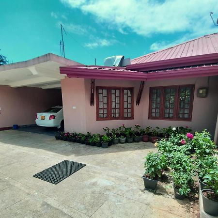 Thuvaraga Inn Nuwara Eliya Dış mekan fotoğraf