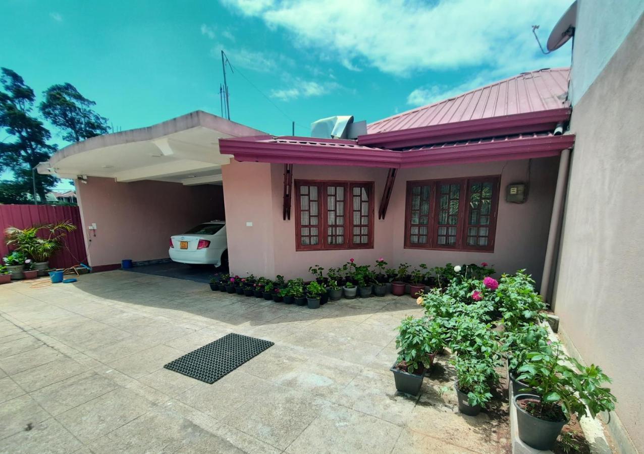 Thuvaraga Inn Nuwara Eliya Dış mekan fotoğraf